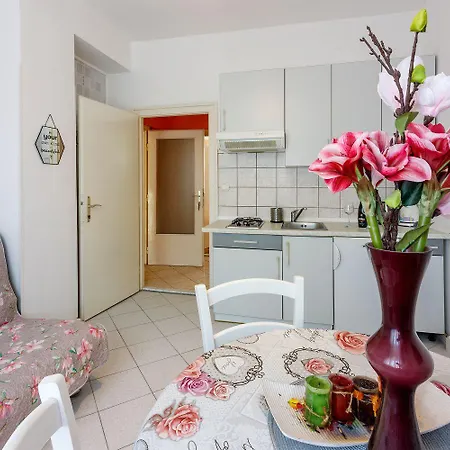 Cozy Nur 200 Meter Zum Sandstrand Mit Meerblick Und Parkplatz Crikvenica
