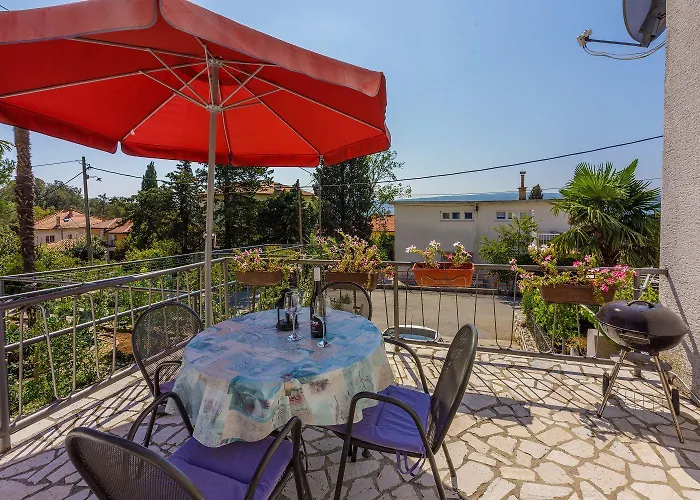 Cozy Nur 200 Meter Zum Sandstrand Mit Meerblick Und Parkplatz Appartamento Crikvenica