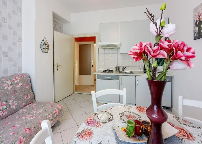 Cozy Nur 200 Meter Zum Sandstrand Mit Meerblick Und Parkplatz Crikvenica